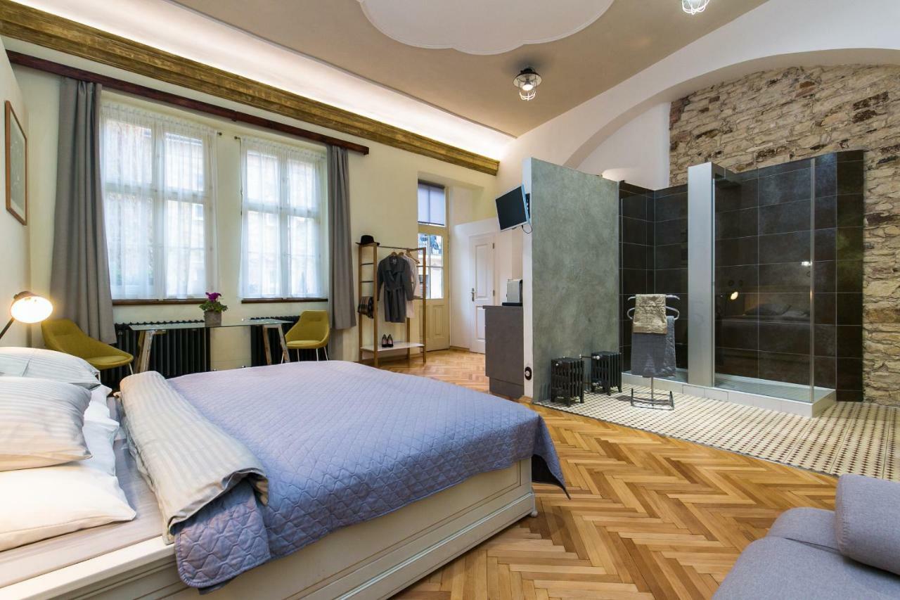 Apartment Nebovidy I - Historic Centre - Terrace - Air Conditioning Praga Esterno foto