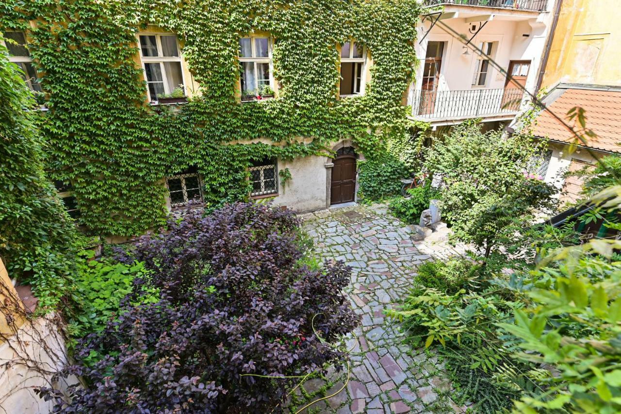 Apartment Nebovidy I - Historic Centre - Terrace - Air Conditioning Praga Esterno foto